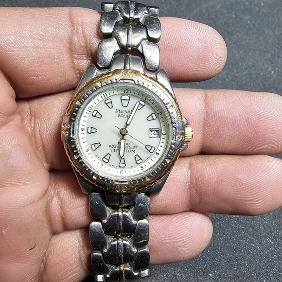PULSAR SOLAR LADIE'S SOLAR WATCH GOlD SILVER TONE V182-0A20 FOR PARTS OR REPAIR - Picture 1 of 7